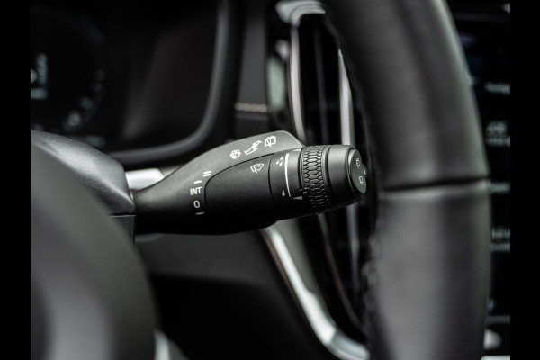 Volvo V60 2.0 T8 Recharge AWD R-Design 455 PK | Pano | 1e Eig. | SOH 96 % |