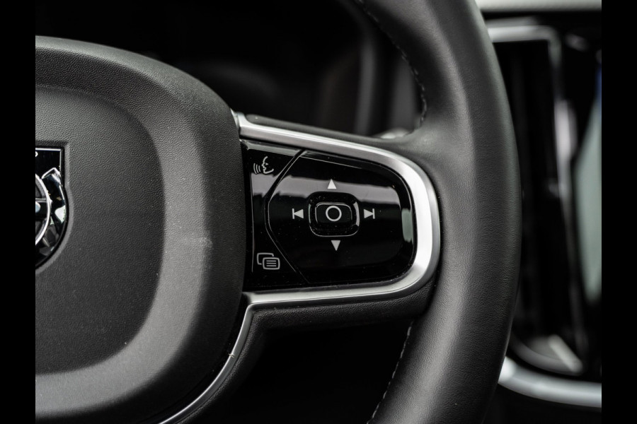 Volvo V60 2.0 T8 Recharge AWD R-Design 455 PK | Pano | 1e Eig. | SOH 96 % |