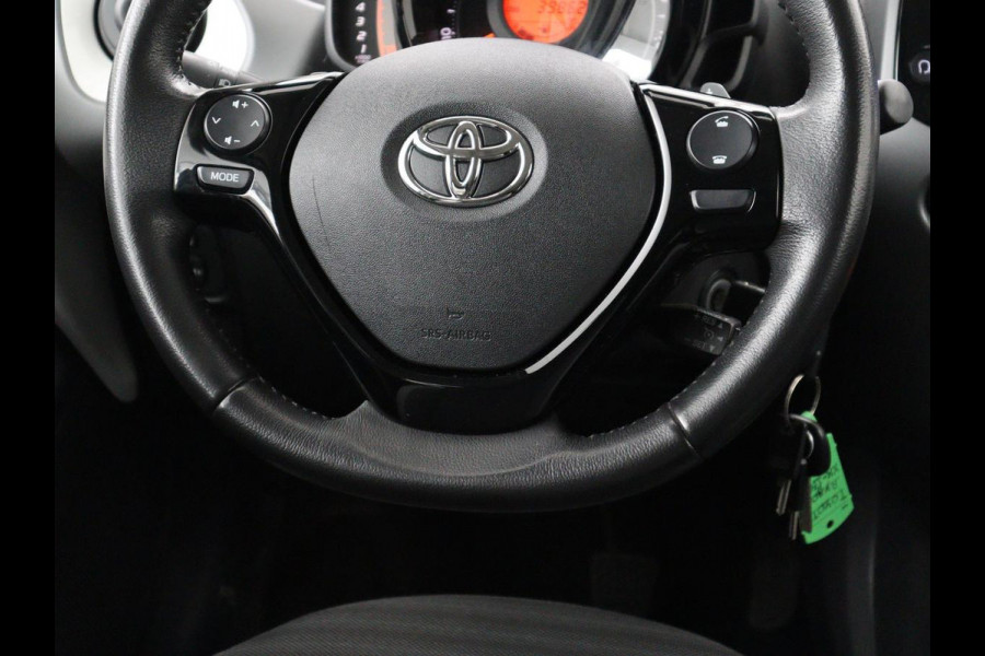 Toyota Aygo 1.0 VVT-i x-joy | Trekhaak | Carplay | DAB | Camera | Automaat | Climate control | Cruise control | LED
