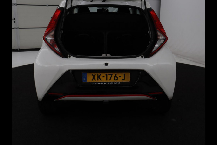 Toyota Aygo 1.0 VVT-i x-joy | Trekhaak | Carplay | DAB | Camera | Automaat | Climate control | Cruise control | LED