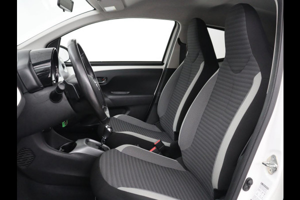 Toyota Aygo 1.0 VVT-i x-joy | Trekhaak | Carplay | DAB | Camera | Automaat | Climate control | Cruise control | LED
