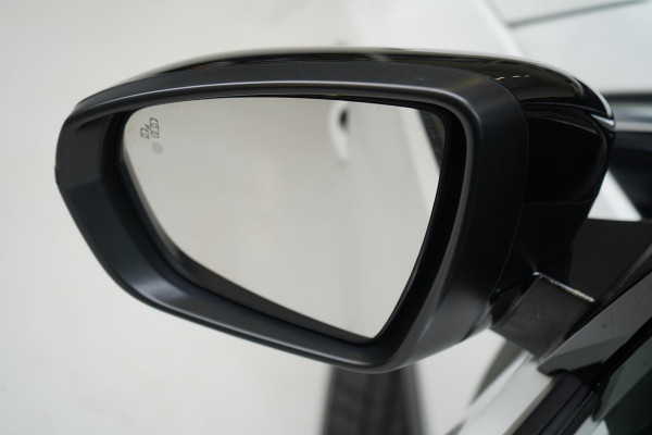 Opel Grandland X 1.6 Turbo Hybrid Business Elegance | Blind-Spot | 360 camera | Stoelverwarming | Sportstoelen | Trekhaak | Carplay
