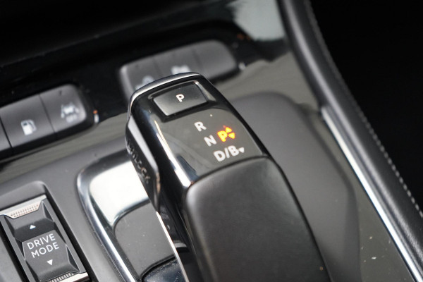 Opel Grandland X 1.6 Turbo Hybrid Business Elegance | Blind-Spot | 360 camera | Stoelverwarming | Sportstoelen | Trekhaak | Carplay