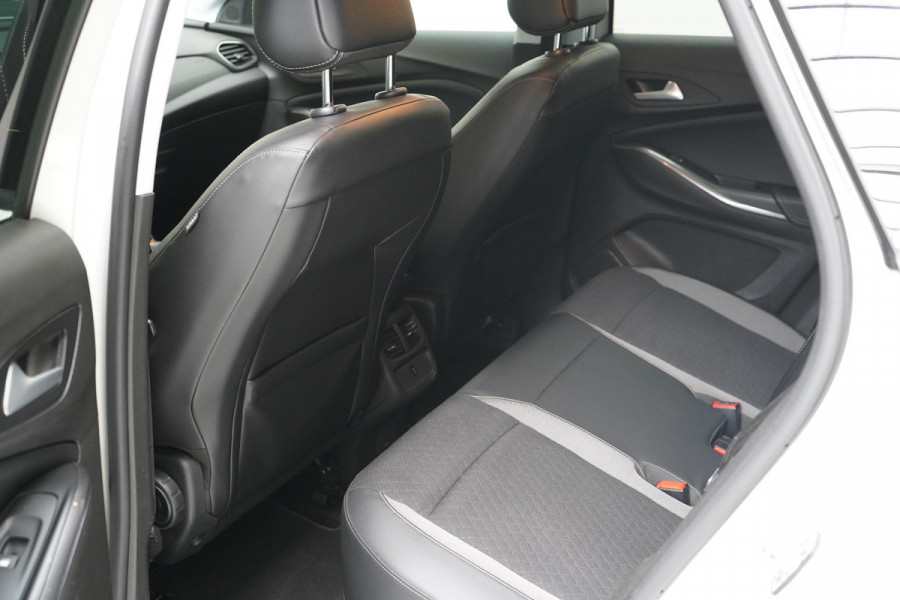 Opel Grandland X 1.6 Turbo Hybrid Business Elegance | Blind-Spot | 360 camera | Stoelverwarming | Sportstoelen | Trekhaak | Carplay