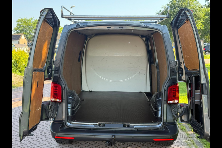 Volkswagen Transporter 2.0 TDI T6.1 L2H1 Imperiaal Trekhaak Camera Cruise Airco