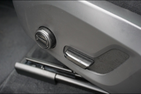 Volvo XC60 350PK T6 AWD CORE PHEV | PANO | SUPER LUXE | CLIMATEPACK