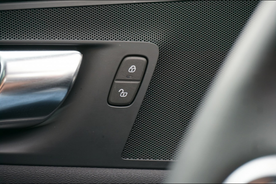 Volvo XC60 350PK T6 AWD CORE PHEV | PANO | SUPER LUXE | CLIMATEPACK