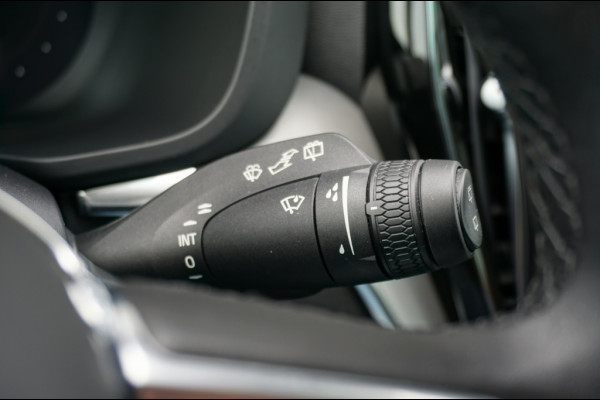 Volvo XC60 350PK T6 AWD CORE PHEV | PANO | SUPER LUXE | CLIMATEPACK