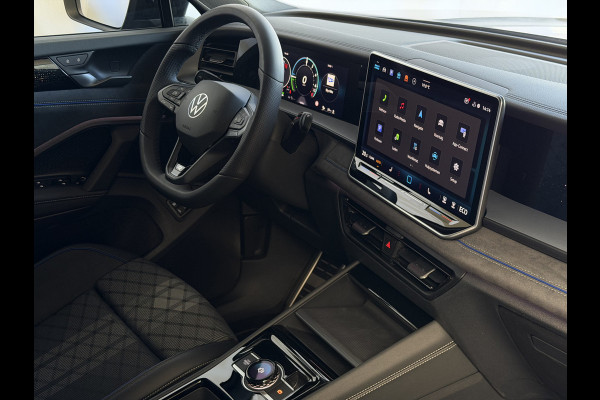 Volkswagen Tayron 1.5 eHybrid 272PK R-LINE TREKHAAK BLACK-STYLE 20''LMV PANO SCHUIFDAK ERGO.STOEL MASSAGE TRAILER.ASSIST