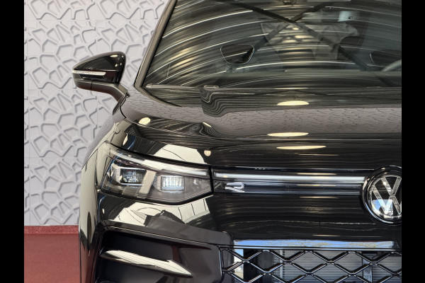 Volkswagen Tayron 1.5 eHybrid 272PK R-LINE TREKHAAK BLACK-STYLE 20''LMV PANO SCHUIFDAK ERGO.STOEL MASSAGE TRAILER.ASSIST
