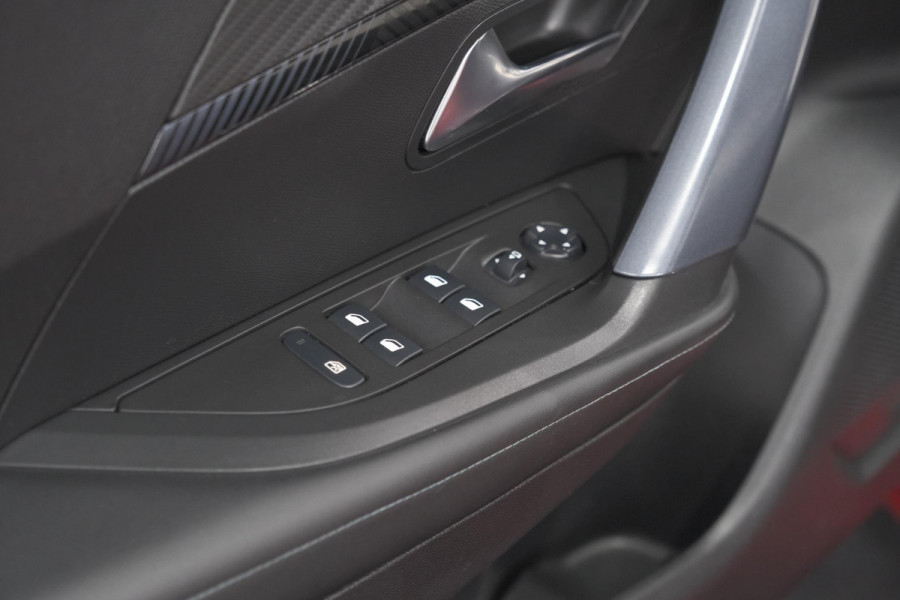 Peugeot 2008 PureTech 130 Allure | Camera | Adaptieve Cruise Control | Navigatie | Parkeersensoren