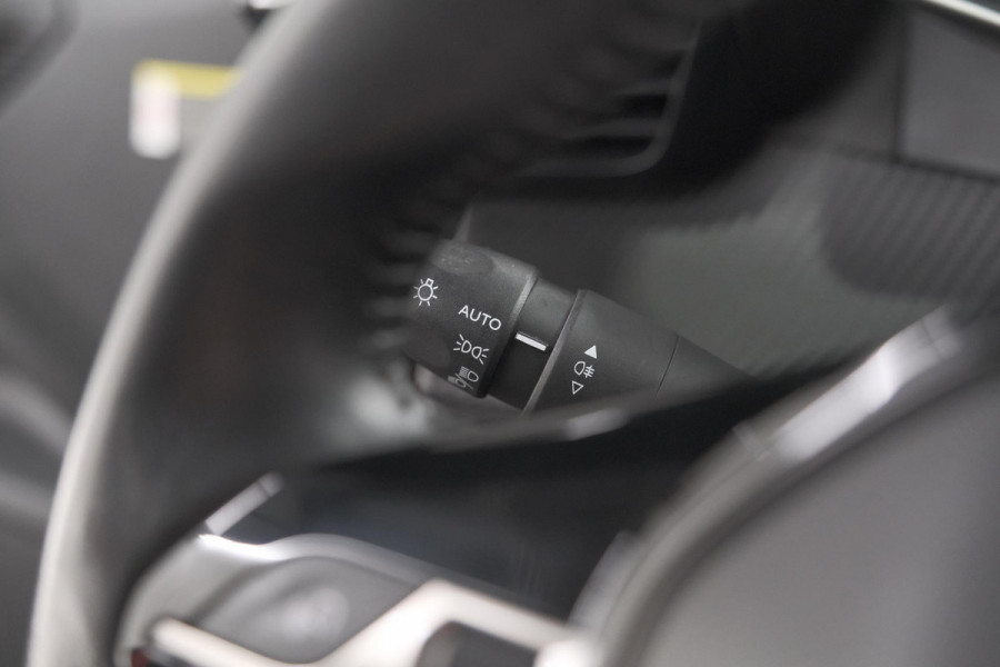 Peugeot 2008 PureTech 130 Allure | Camera | Adaptieve Cruise Control | Navigatie | Parkeersensoren
