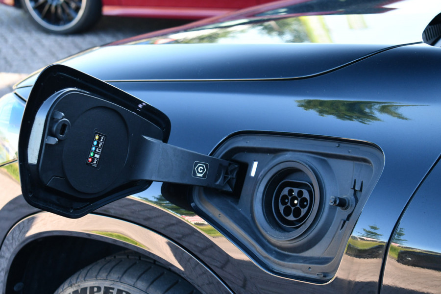 BMW X2 xDrive25e M-Sport Pano HUD El-zetels Camera Carplay 19inch