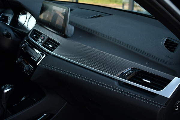 BMW X2 xDrive25e M-Sport Pano HUD El-zetels Camera Carplay 19inch