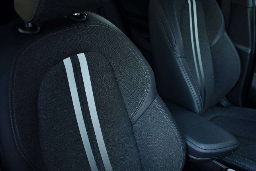BMW X2 xDrive25e M-Sport Pano HUD El-zetels Camera Carplay 19inch