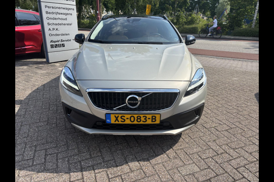 Volvo V40 Cross Country 1.5 T3 Polar+ Luxury | 150pk | Leder interieur | Panoramadak | Navigatie | Stoelverwarming |