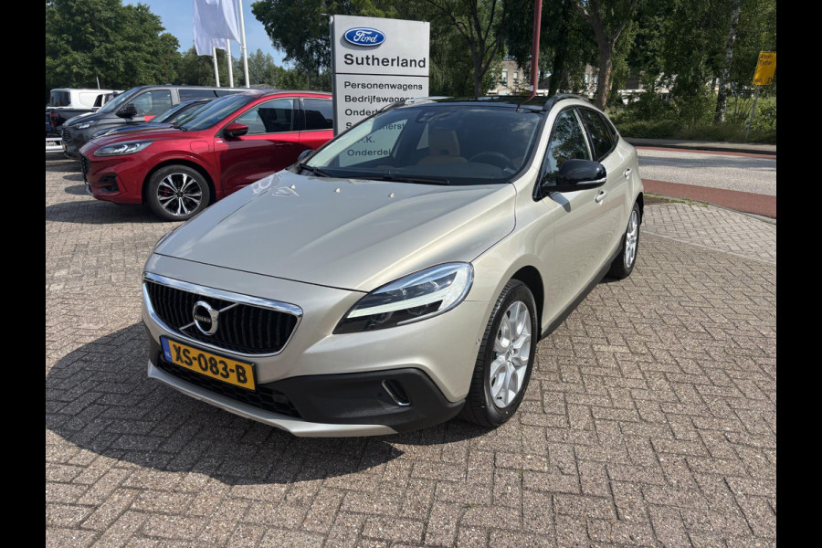 Volvo V40 Cross Country 1.5 T3 Polar+ Luxury | 150pk | Leder interieur | Panoramadak | Navigatie | Stoelverwarming |