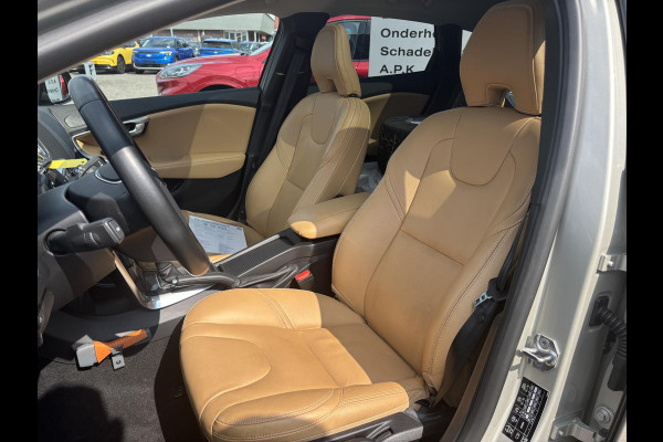 Volvo V40 Cross Country 1.5 T3 Polar+ Luxury | 150pk | Leder interieur | Panoramadak | Navigatie | Stoelverwarming |