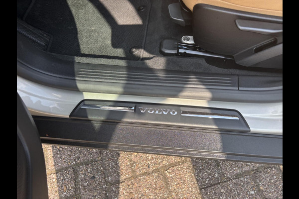 Volvo V40 Cross Country 1.5 T3 Polar+ Luxury | 150pk | Leder interieur | Panoramadak | Navigatie | Stoelverwarming |