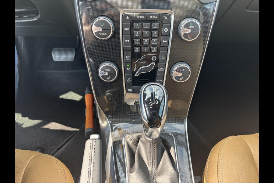 Volvo V40 Cross Country 1.5 T3 Polar+ Luxury | 150pk | Leder interieur | Panoramadak | Navigatie | Stoelverwarming |
