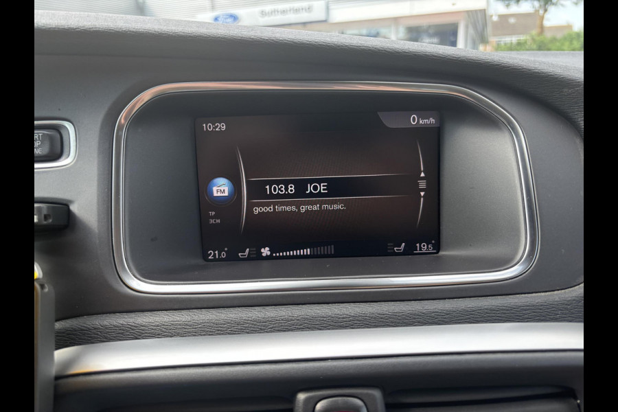 Volvo V40 Cross Country 1.5 T3 Polar+ Luxury | 150pk | Leder interieur | Panoramadak | Navigatie | Stoelverwarming |