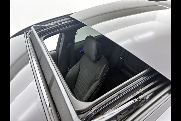 Mercedes-Benz C-Klasse Estate 300 e 140 Years Edition | Comfortpakket Plus | Nightpakket | Parkeerpakket met 360°-camera | Trekhaak | Middenconsole metaalstructuur | GUARD 360° Plus | Panoramaschuifdak | Warmtewerend, donkergetint glas |  19" multispaaks lichtmetalen AMG-velgen |