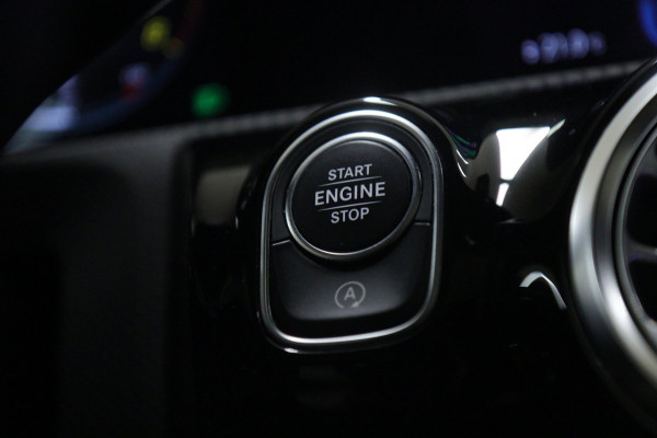Mercedes-Benz A-Klasse 250 AMG Line PANO/CARPLAY/SFEER/ACC/CAM/VOL