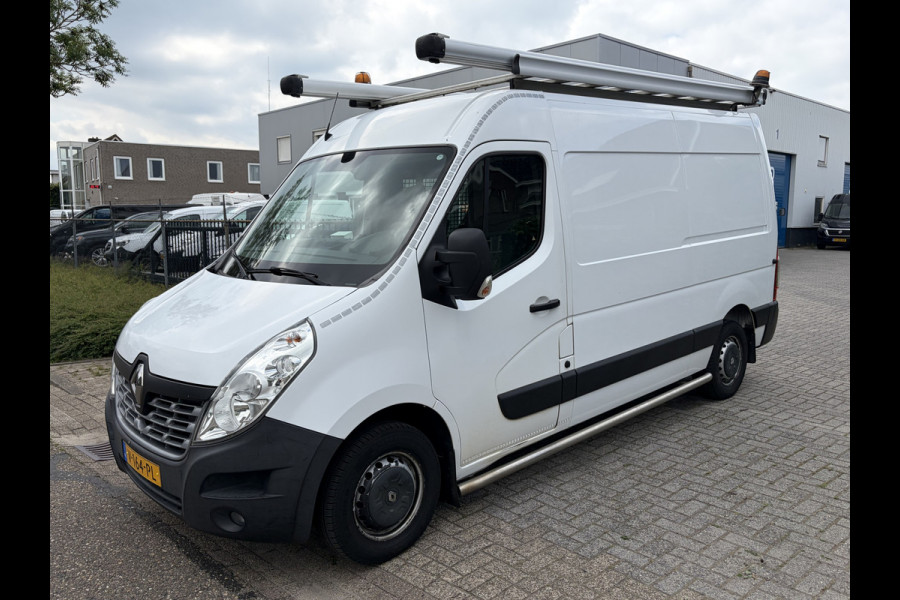 Renault Master T35 2.3 dCi 130PK Euro6 L2H2 ✓ navigatie ✓ camera ✓ inrichting ✓ trekhaak
