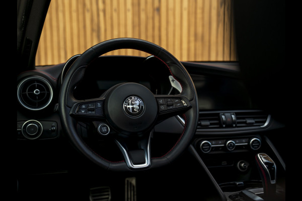 Alfa Romeo Giulia 2.0T GME AWD Competizione 280pk | Pano-dak | Harman/Kardon | ADAS Pack 2