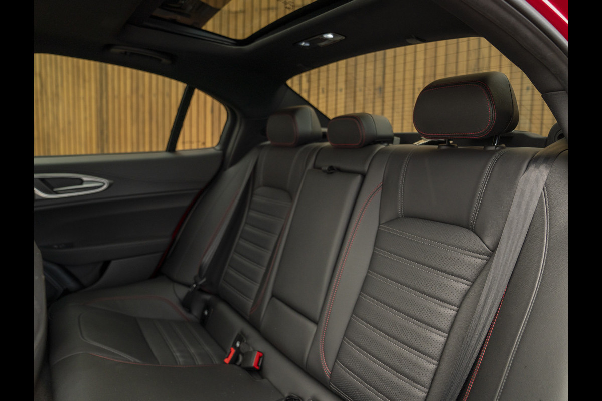 Alfa Romeo Giulia 2.0T GME AWD Competizione 280pk | Pano-dak | Harman/Kardon | ADAS Pack 2