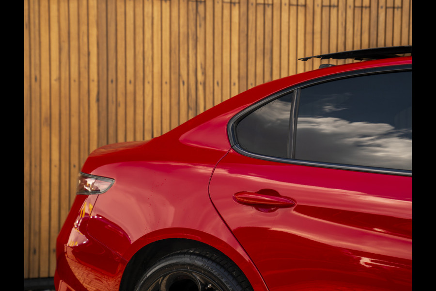 Alfa Romeo Giulia 2.0T GME AWD Competizione 280pk | Pano-dak | Harman/Kardon | ADAS Pack 2