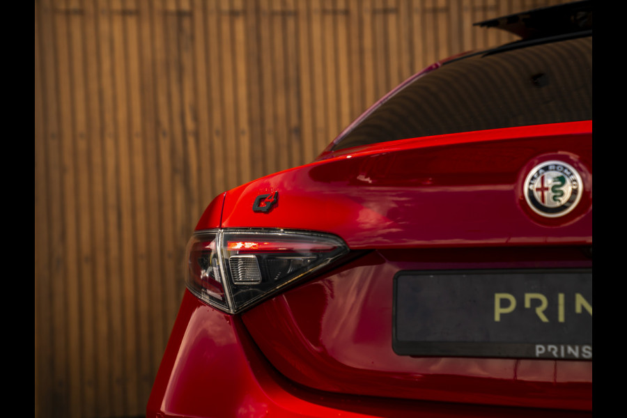Alfa Romeo Giulia 2.0T GME AWD Competizione 280pk | Pano-dak | Harman/Kardon | ADAS Pack 2