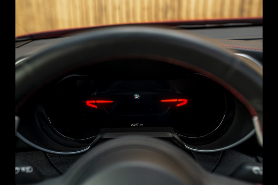 Alfa Romeo Giulia 2.0T GME AWD Competizione 280pk | Pano-dak | Harman/Kardon | ADAS Pack 2