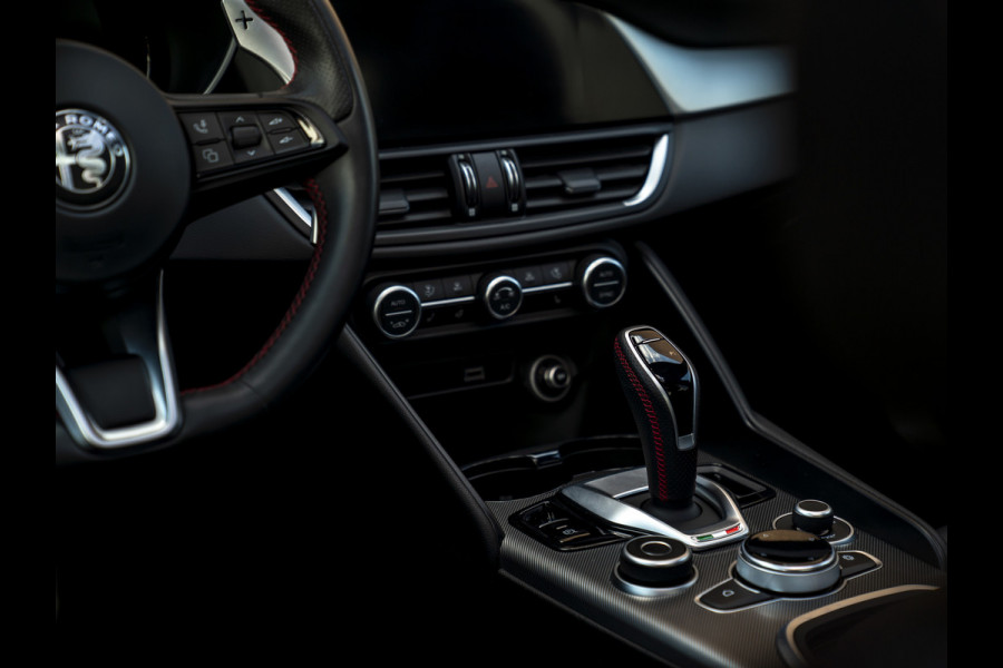 Alfa Romeo Giulia 2.0T GME AWD Competizione 280pk | Pano-dak | Harman/Kardon | ADAS Pack 2