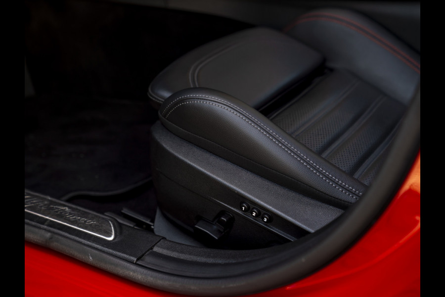 Alfa Romeo Giulia 2.0T GME AWD Competizione 280pk | Pano-dak | Harman/Kardon | ADAS Pack 2