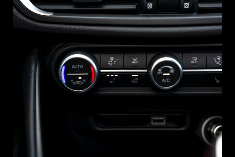 Alfa Romeo Giulia 2.0T GME AWD Competizione 280pk | Pano-dak | Harman/Kardon | ADAS Pack 2