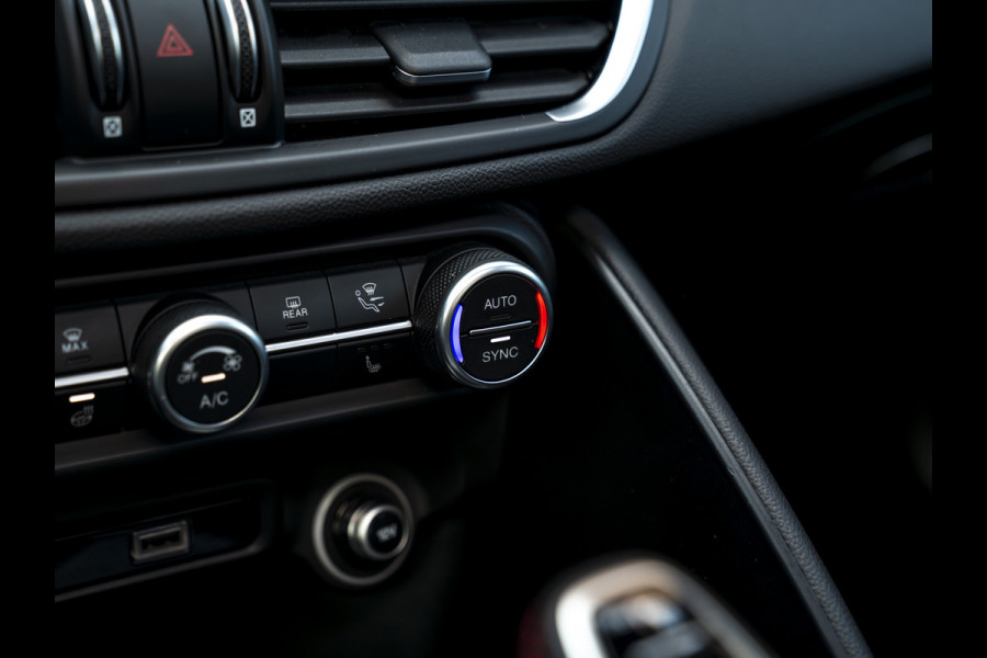 Alfa Romeo Giulia 2.0T GME AWD Competizione 280pk | Pano-dak | Harman/Kardon | ADAS Pack 2