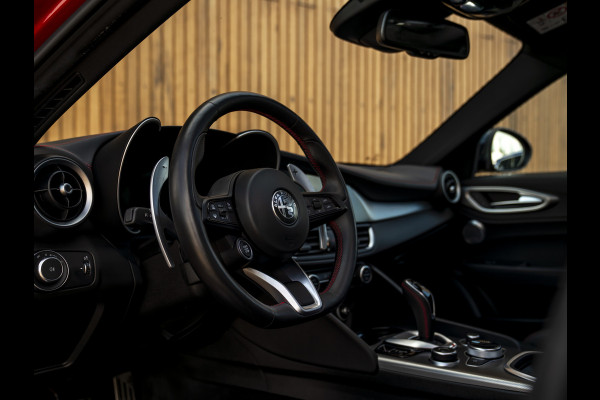 Alfa Romeo Giulia 2.0T GME AWD Competizione 280pk | Pano-dak | Harman/Kardon | ADAS Pack 2