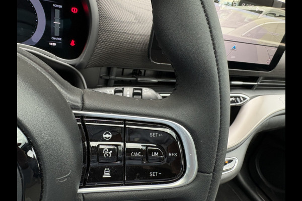 Fiat 500 Giorgio Armani Edition 42 kWh Achteruitrijcamera - Airco - Apple carplay - Navigatie - Parkeersensoren - Draadloze telefoonlader - Panoramadak - Stoelverwarming - Licht metalen velgen 17 inch - Led verlichting Bluetooth - dodehoek detector - Elektrische ramen - Extra getint glas achter - Keyless start - lederen bekleding - Stuur multifunctioneel