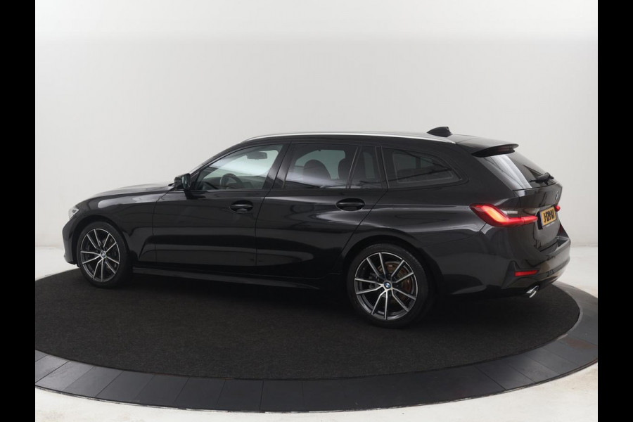 BMW 3-serie 320i Executive Edition | Sport Line | Leder | Carplay | Sportstoelen | Sfeerverlichting | Full LED | 18'' velgen | Live Cockpit | Parkeerhulp | Navigatie | Cruise control | Bluetooth | Climate control | Keyless start | Elektrische kofferklep