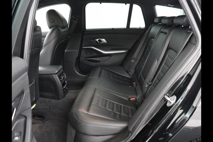 BMW 3-serie 320i Executive Edition | Sport Line | Leder | Carplay | Sportstoelen | Sfeerverlichting | Full LED | 18'' velgen | Live Cockpit | Parkeerhulp | Navigatie | Cruise control | Bluetooth | Climate control | Keyless start | Elektrische kofferklep