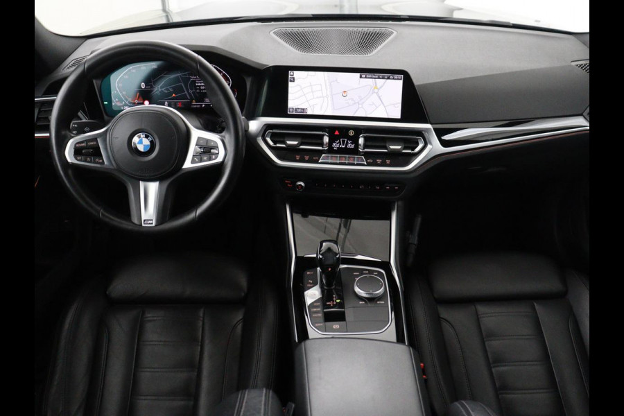 BMW 3-serie 320i Executive Edition | Sport Line | Leder | Carplay | Sportstoelen | Sfeerverlichting | Full LED | 18'' velgen | Live Cockpit | Parkeerhulp | Navigatie | Cruise control | Bluetooth | Climate control | Keyless start | Elektrische kofferklep