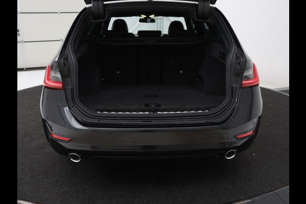 BMW 3-serie 320i Executive Edition | Sport Line | Leder | Carplay | Sportstoelen | Sfeerverlichting | Full LED | 18'' velgen | Live Cockpit | Parkeerhulp | Navigatie | Cruise control | Bluetooth | Climate control | Keyless start | Elektrische kofferklep