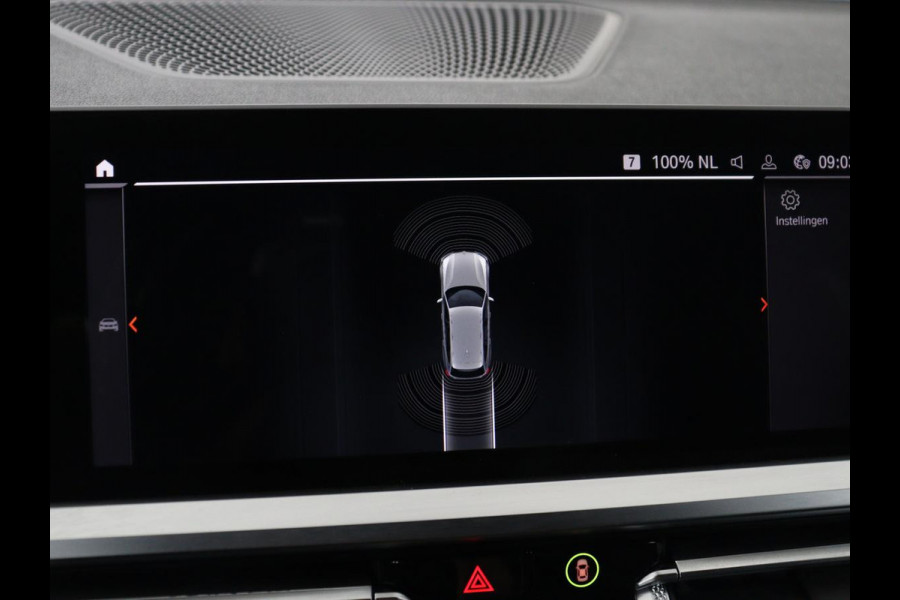 BMW 3-serie 320i Executive Edition | Sport Line | Leder | Carplay | Sportstoelen | Sfeerverlichting | Full LED | 18'' velgen | Live Cockpit | Parkeerhulp | Navigatie | Cruise control | Bluetooth | Climate control | Keyless start | Elektrische kofferklep