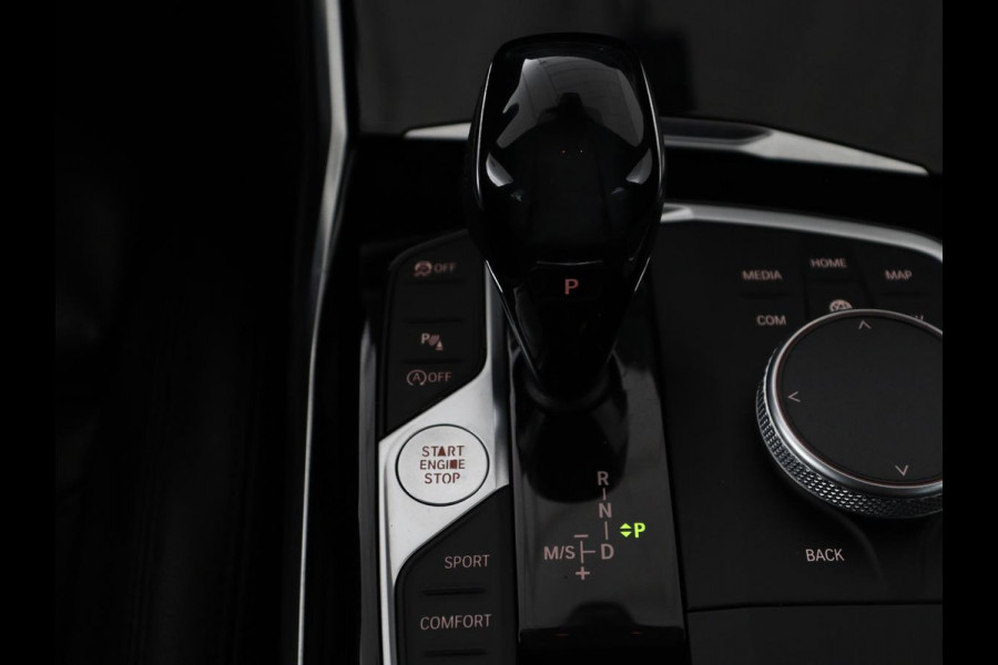 BMW 3-serie 320i Executive Edition | Sport Line | Leder | Carplay | Sportstoelen | Sfeerverlichting | Full LED | 18'' velgen | Live Cockpit | Parkeerhulp | Navigatie | Cruise control | Bluetooth | Climate control | Keyless start | Elektrische kofferklep