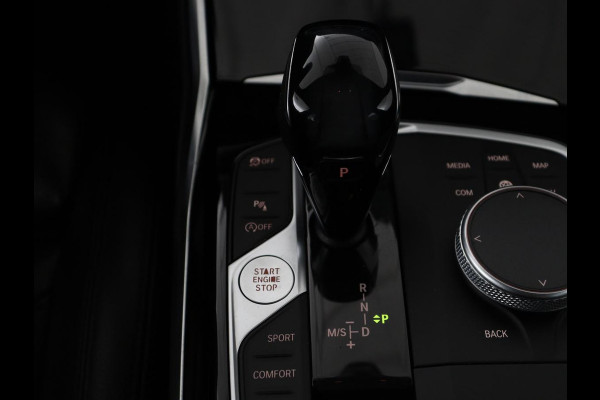 BMW 3-serie 320i Executive Edition | Sport Line | Leder | Carplay | Sportstoelen | Sfeerverlichting | Full LED | 18'' velgen | Live Cockpit | Parkeerhulp | Navigatie | Cruise control | Bluetooth | Climate control | Keyless start | Elektrische kofferklep