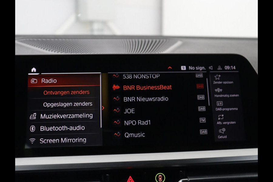 BMW 3-serie 320i Executive Edition | Sport Line | Leder | Carplay | Sportstoelen | Sfeerverlichting | Full LED | 18'' velgen | Live Cockpit | Parkeerhulp | Navigatie | Cruise control | Bluetooth | Climate control | Keyless start | Elektrische kofferklep