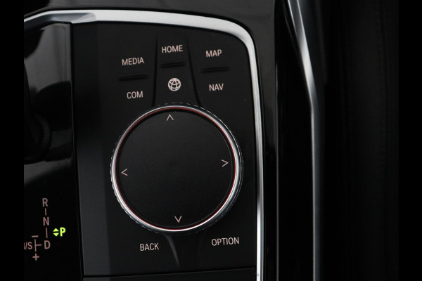 BMW 3-serie 320i Executive Edition | Sport Line | Leder | Carplay | Sportstoelen | Sfeerverlichting | Full LED | 18'' velgen | Live Cockpit | Parkeerhulp | Navigatie | Cruise control | Bluetooth | Climate control | Keyless start | Elektrische kofferklep