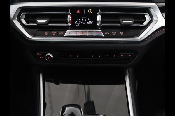 BMW 3-serie 320i Executive Edition | Sport Line | Leder | Carplay | Sportstoelen | Sfeerverlichting | Full LED | 18'' velgen | Live Cockpit | Parkeerhulp | Navigatie | Cruise control | Bluetooth | Climate control | Keyless start | Elektrische kofferklep
