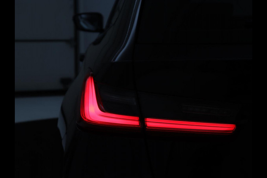 BMW 3-serie 320i Executive Edition | Sport Line | Leder | Carplay | Sportstoelen | Sfeerverlichting | Full LED | 18'' velgen | Live Cockpit | Parkeerhulp | Navigatie | Cruise control | Bluetooth | Climate control | Keyless start | Elektrische kofferklep